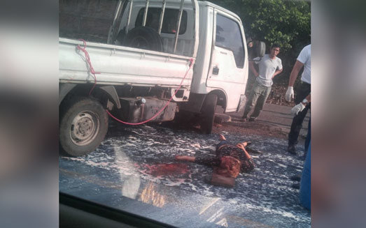 Madre e hija son arrolladas por un camión con bidones de leche en Sonsonate (2)