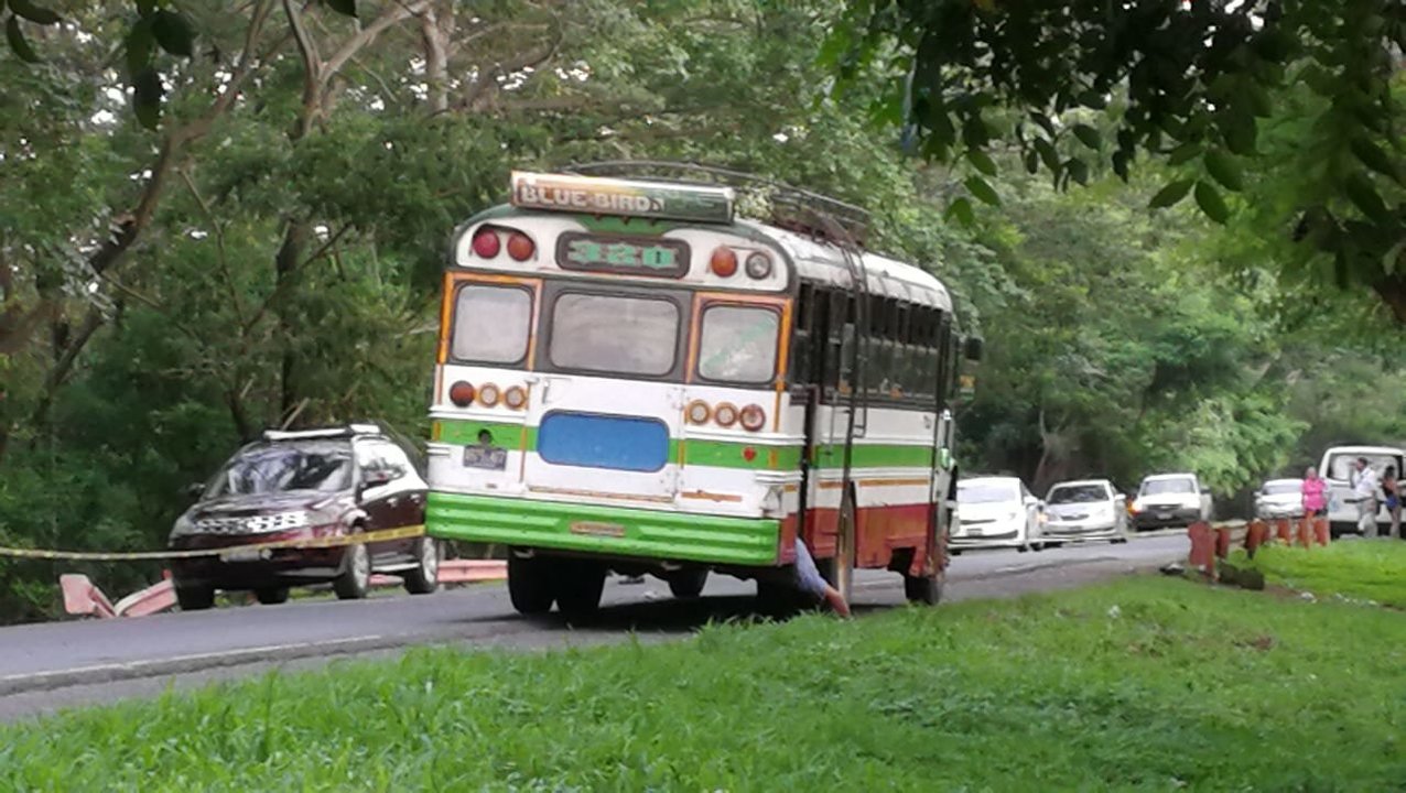 Matan a tres pandilleros de la MS al interior de un Bus en San Miguel