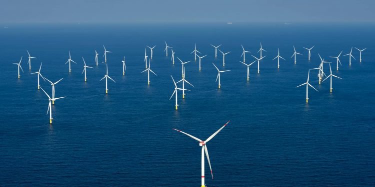 energia-renovable-energia-eolica-marina-750x375