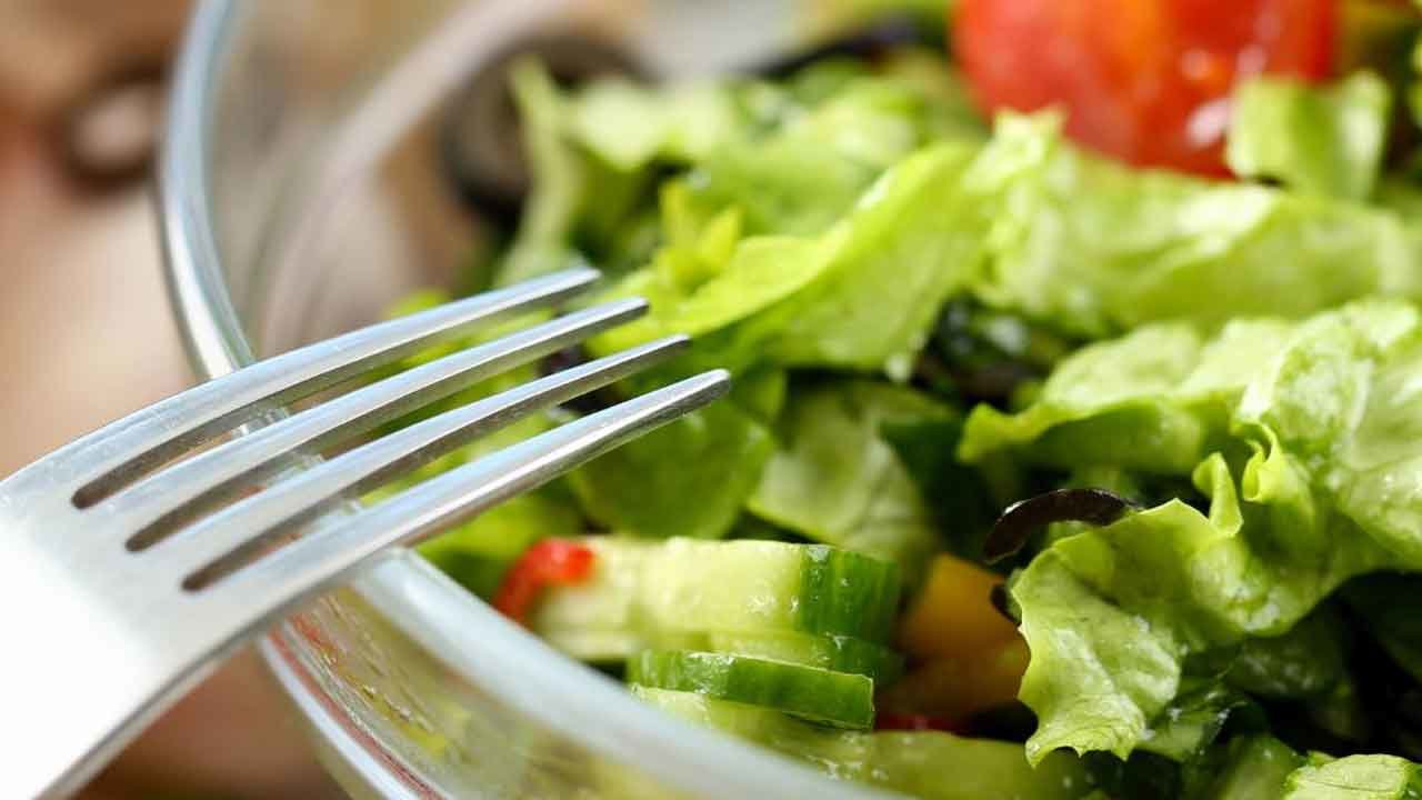 Retiran ensaladas preparadas por contaminación de salmonella y listeria -  La Opinión